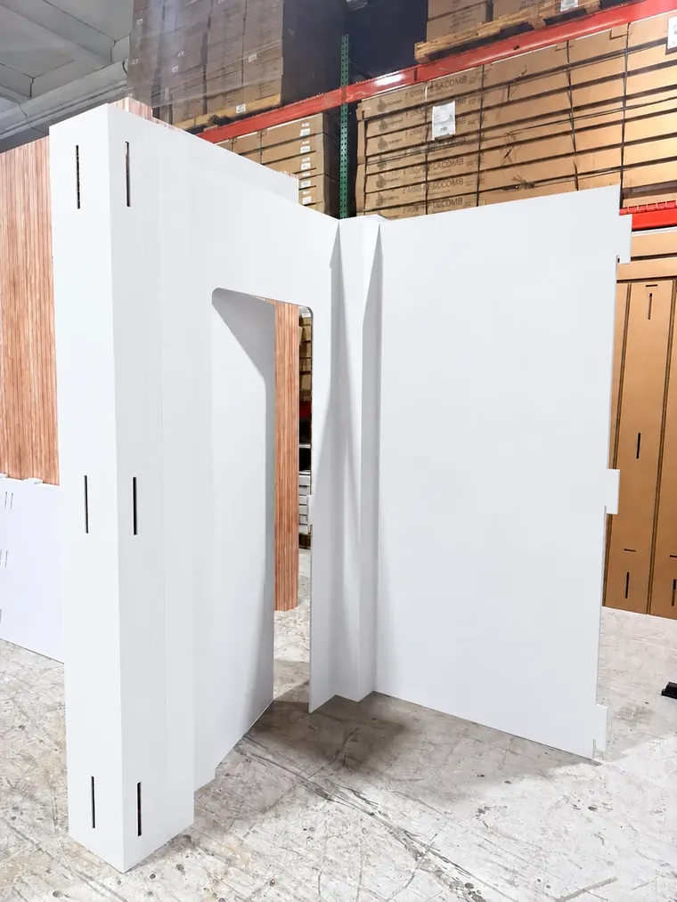 Assembled door and wall in the all white finish